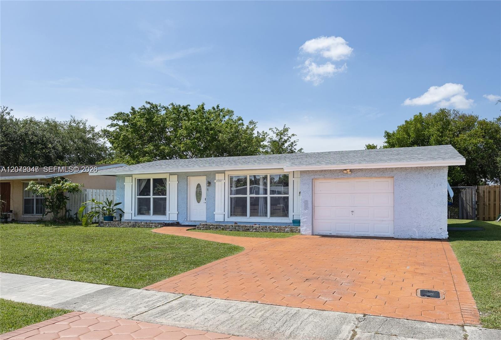 8350 NW 27th Pl, Sunrise FL 33322 photo 2