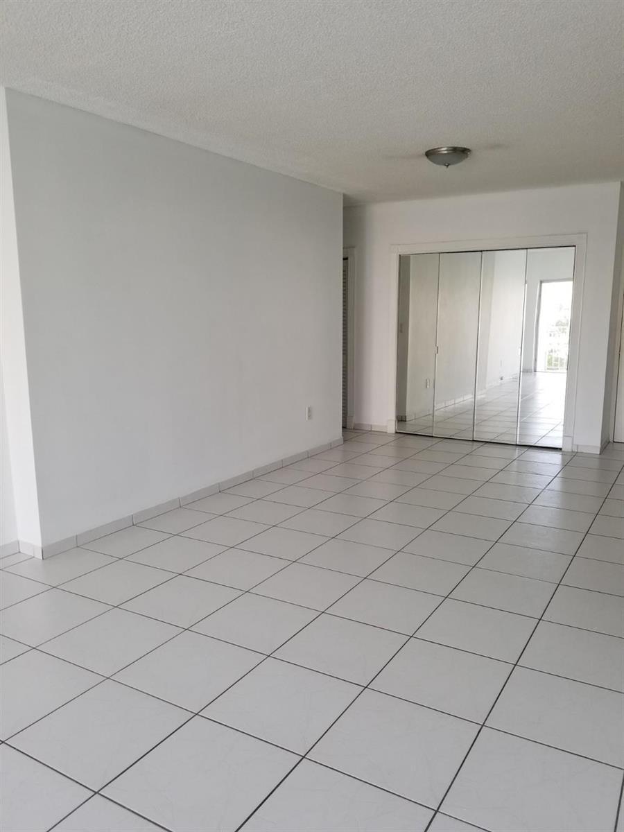 500 BAYVIEW Drive # 817, Sunny Isles Beach FL 33160 photo 3