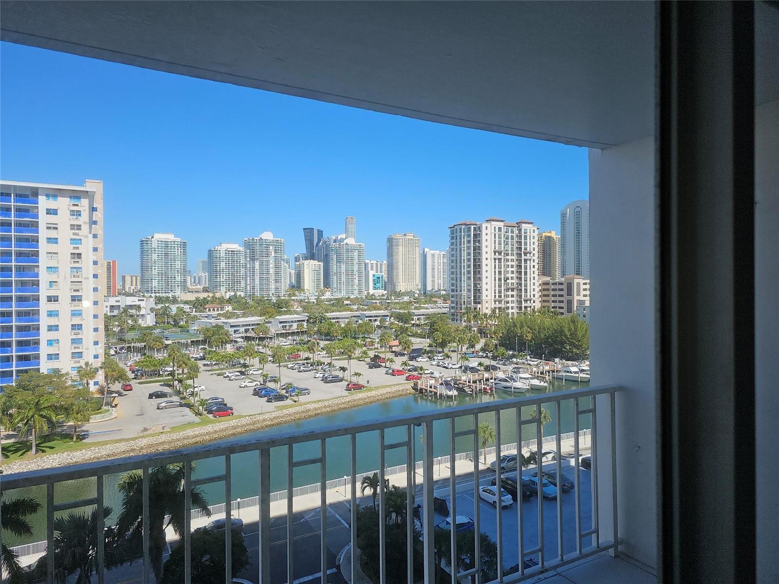500 BAYVIEW Drive # 817, Sunny Isles Beach FL 33160