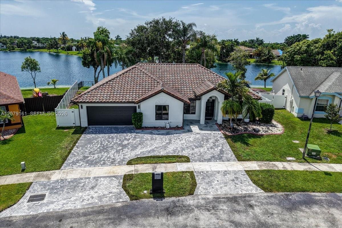 15056 SW 10th St, Sunrise FL 33326 photo 2