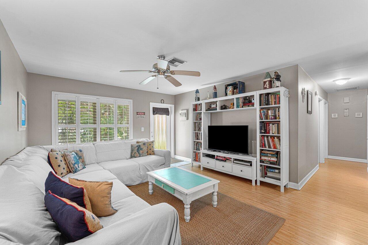 612 NW 7th Court, Boynton Beach FL 33426 photo 4