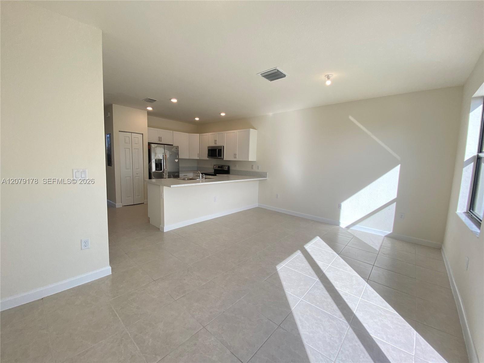 Hialeah, FL 33018 photo 2