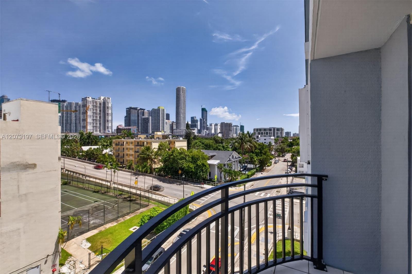 501 SW 1st St # 607, Miami FL 33130 photo 2