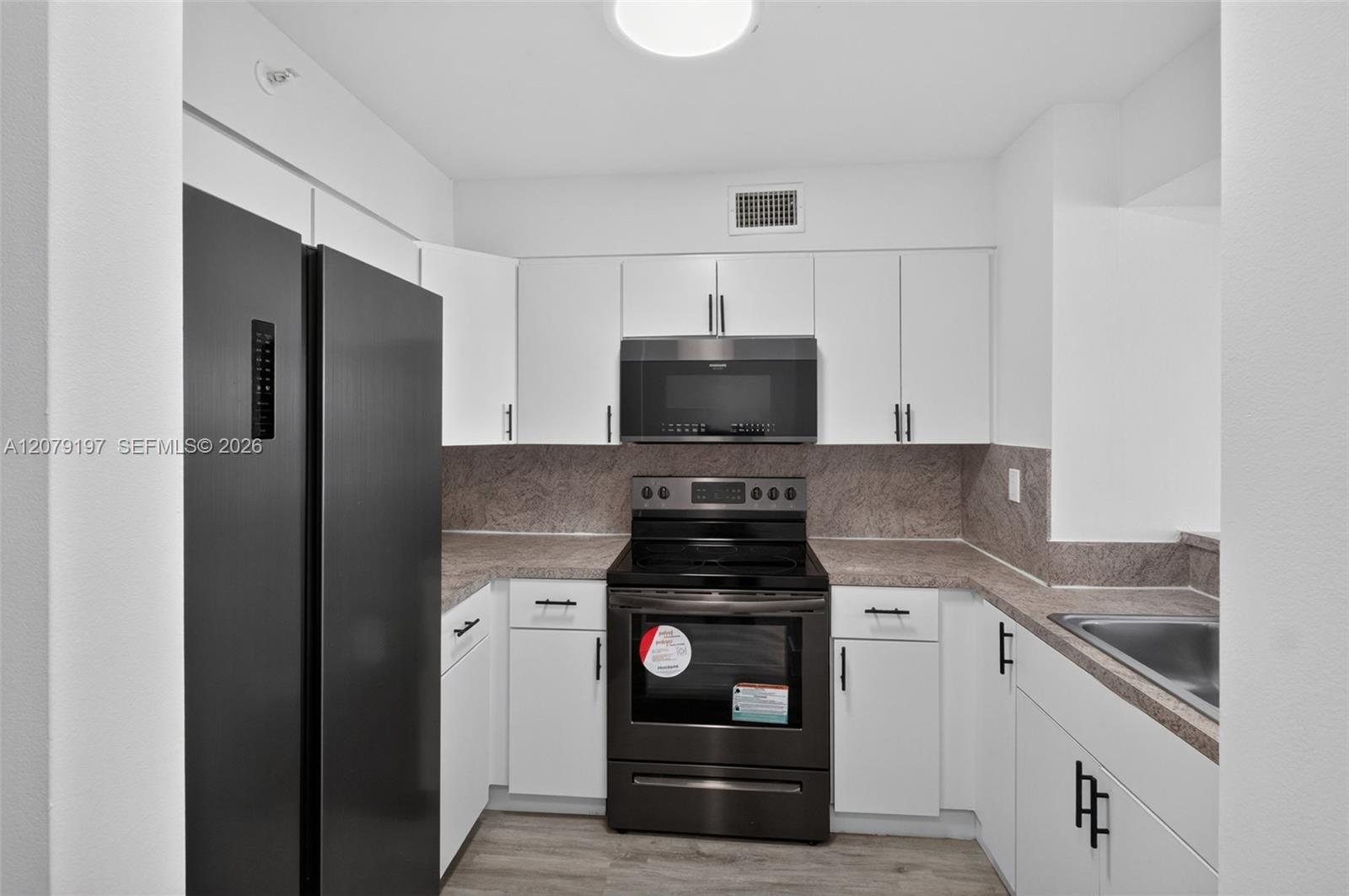 501 SW 1st St # 607, Miami FL 33130 photo 3