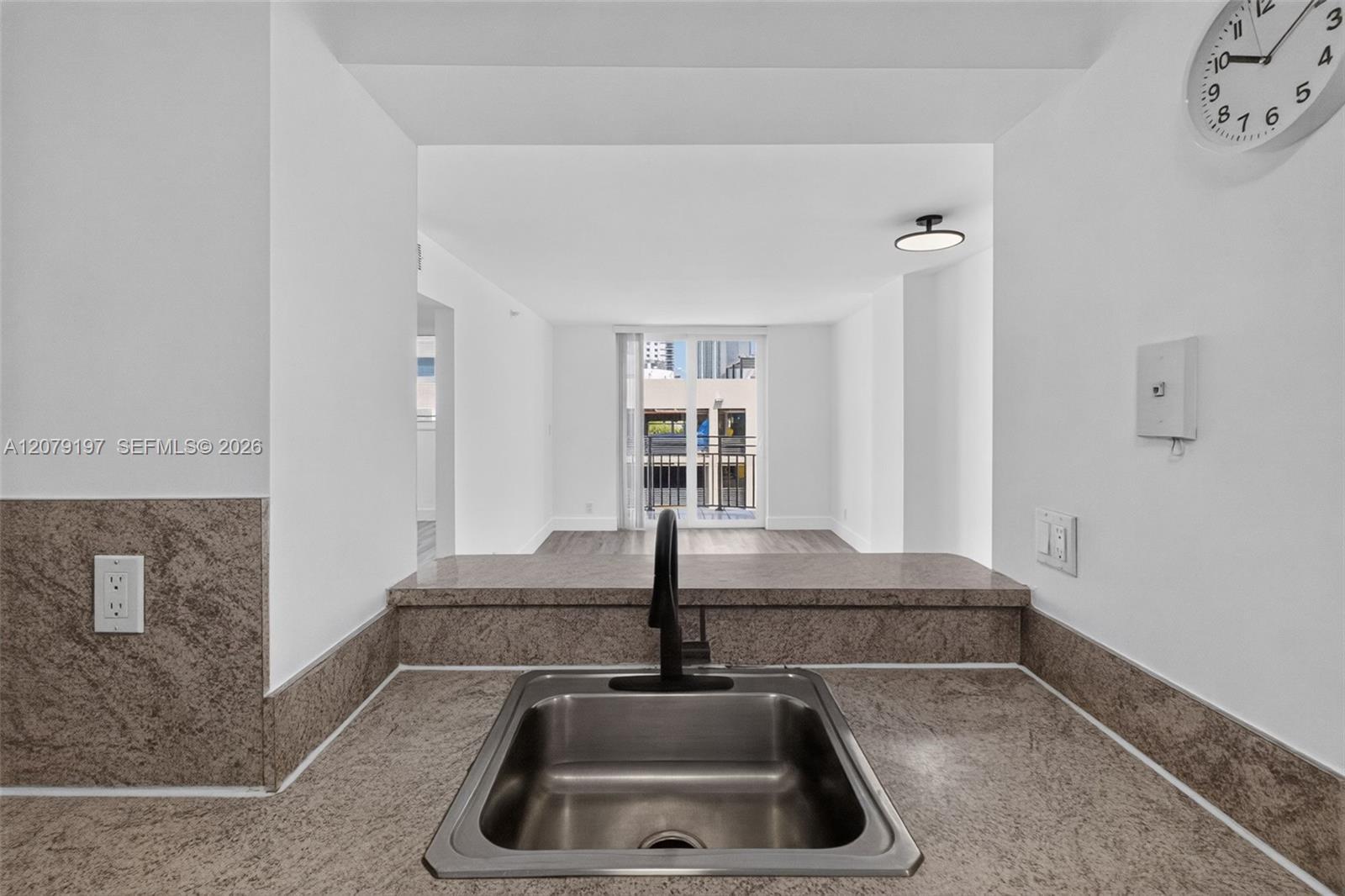 501 SW 1st St # 607, Miami FL 33130 photo 5