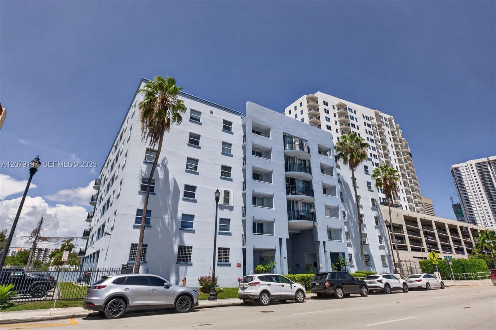 501 SW 1st St # 607, Miami FL 33130 photo 4