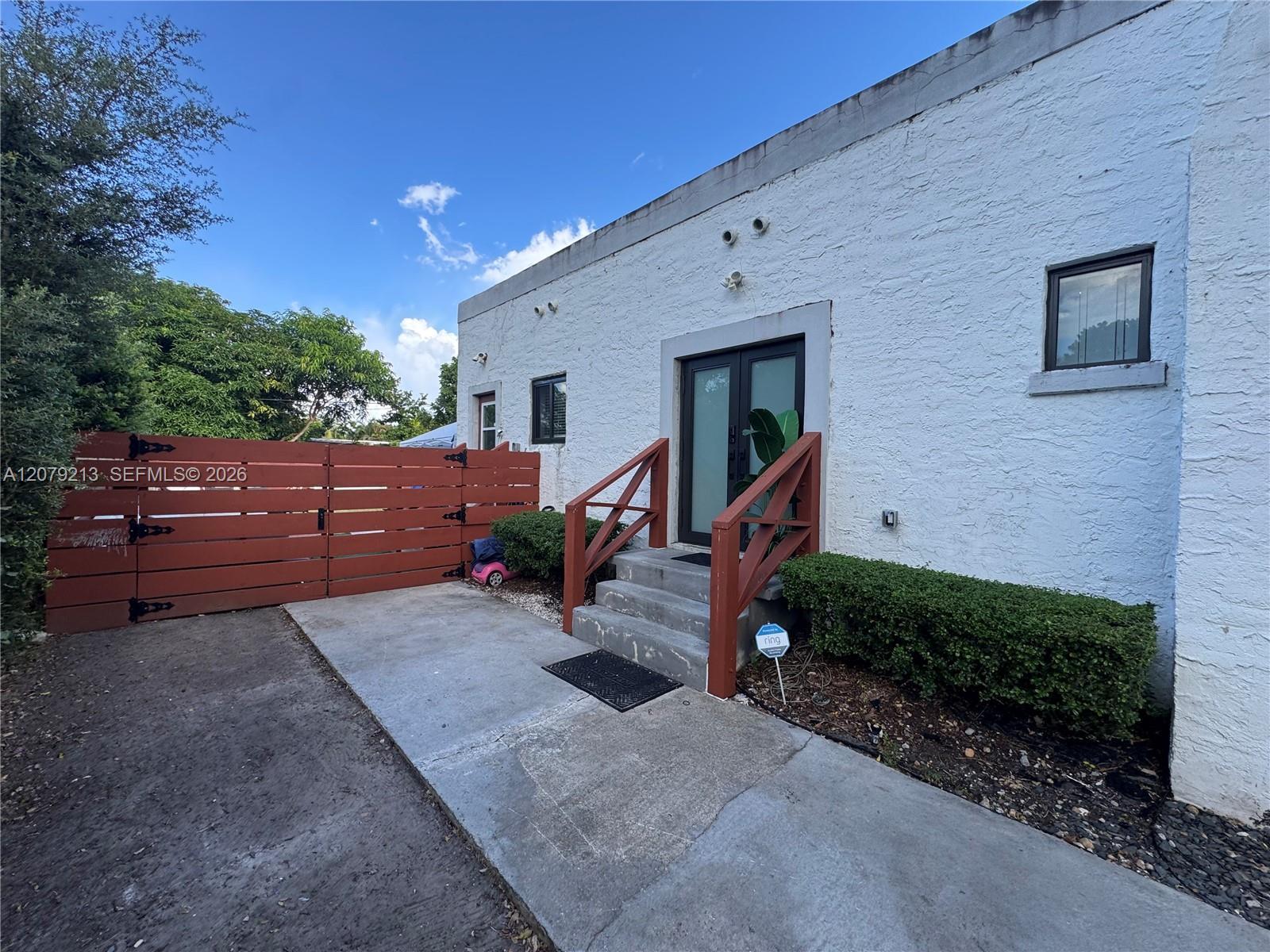 10841 NE 2nd Pl, Miami FL 33161 photo 2