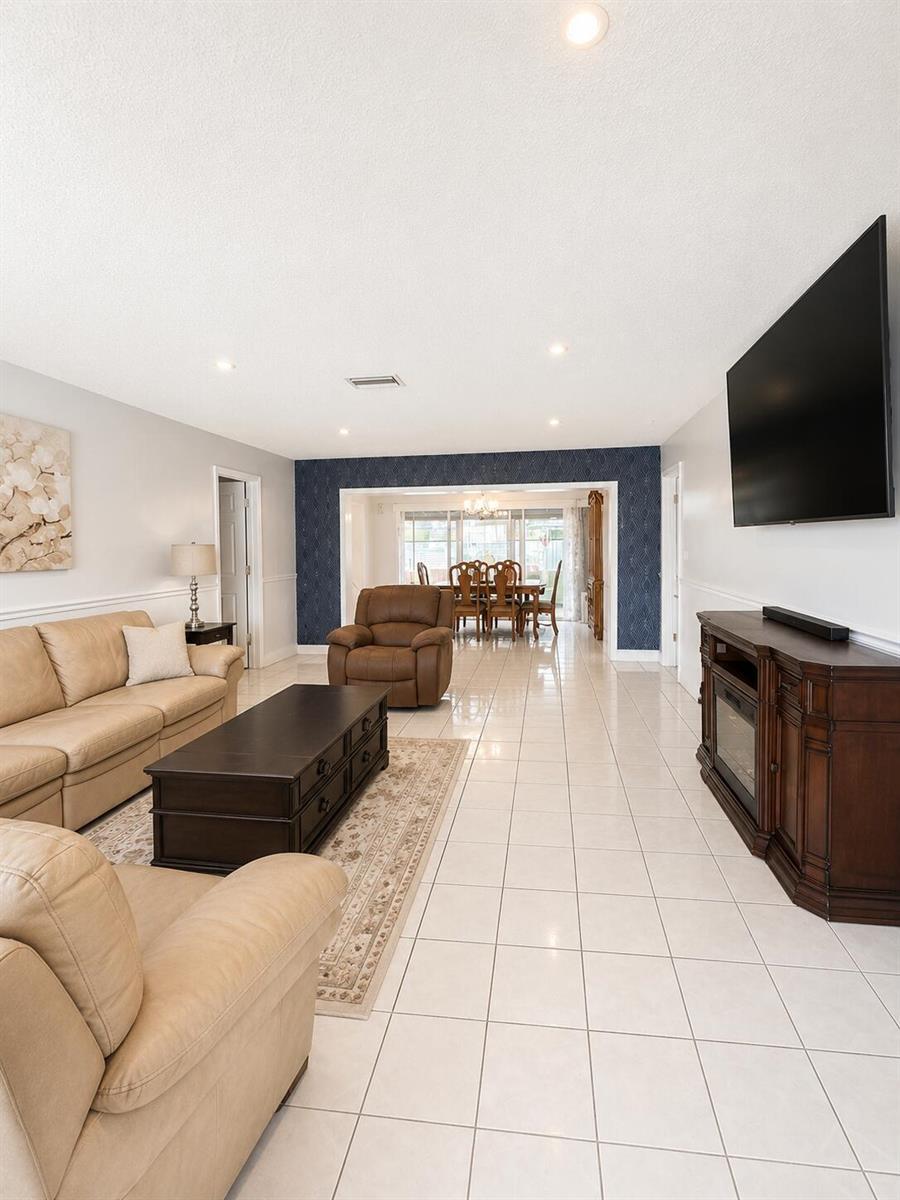 10720 NW 26TH Place, Sunrise FL 33322 photo 5