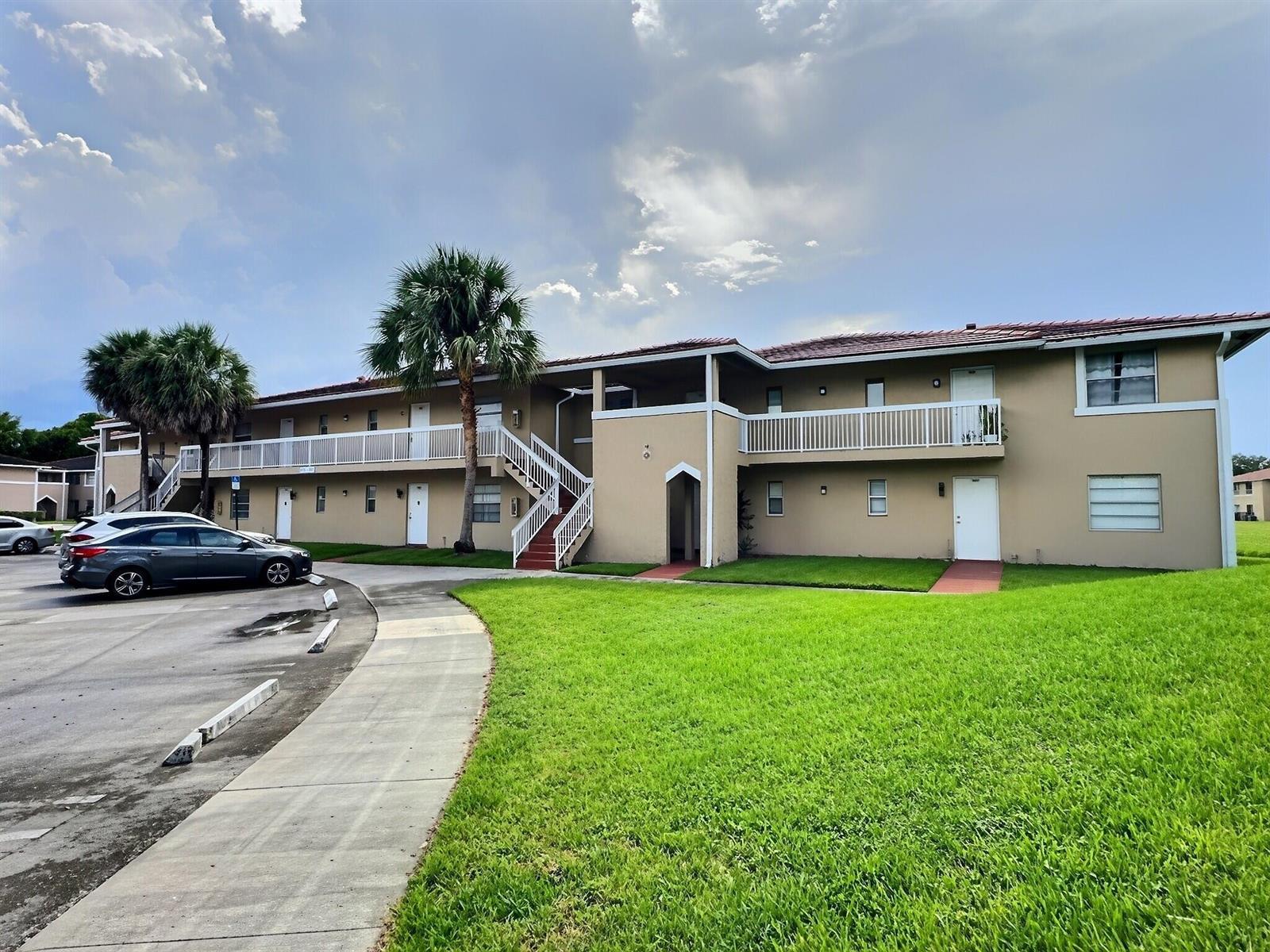889 TWIN LAKES Drive # J, Coral Springs FL 33071 photo 2