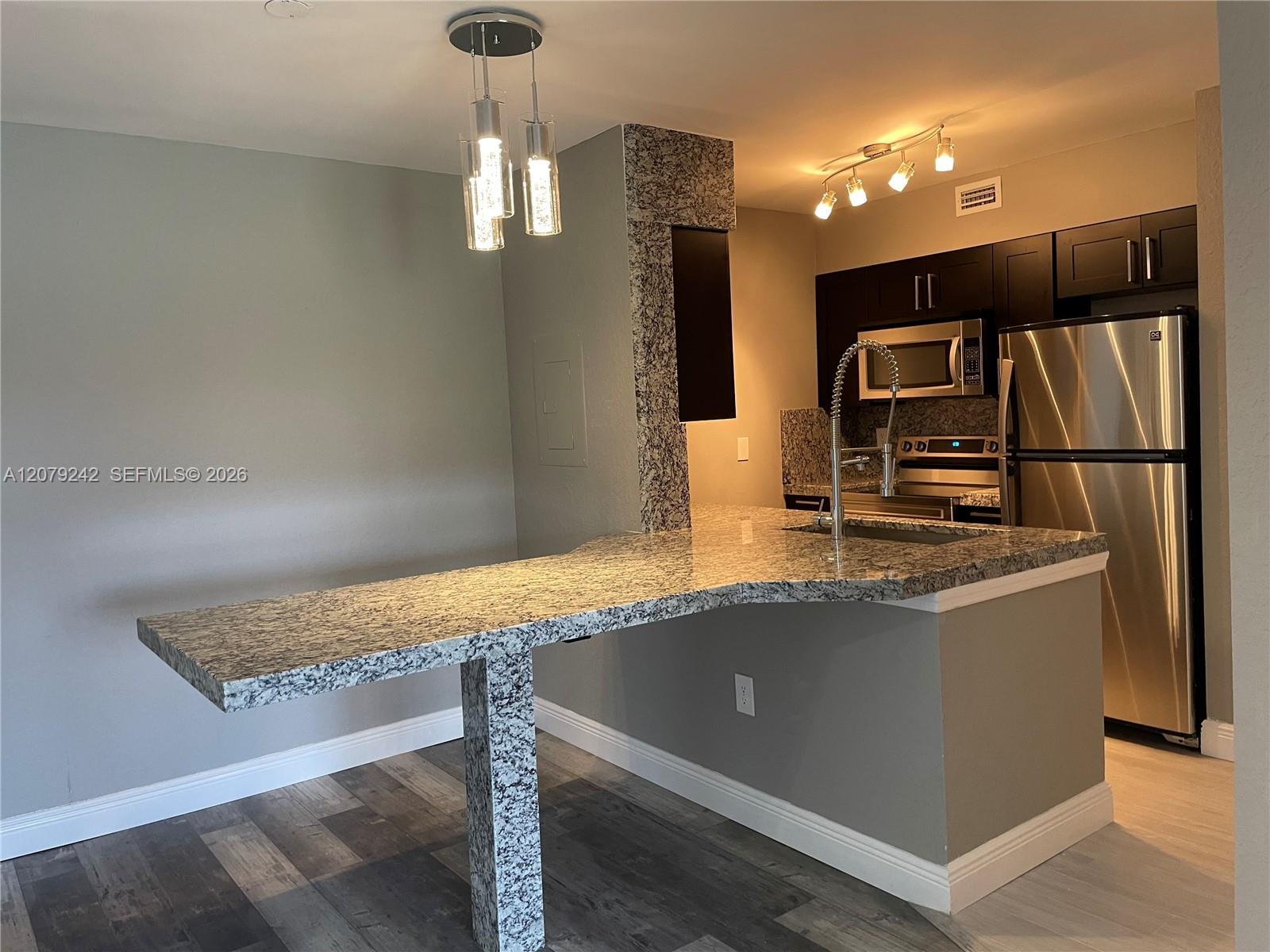 2803 N Oakland Forest Dr # 206, Oakland Park FL 33309