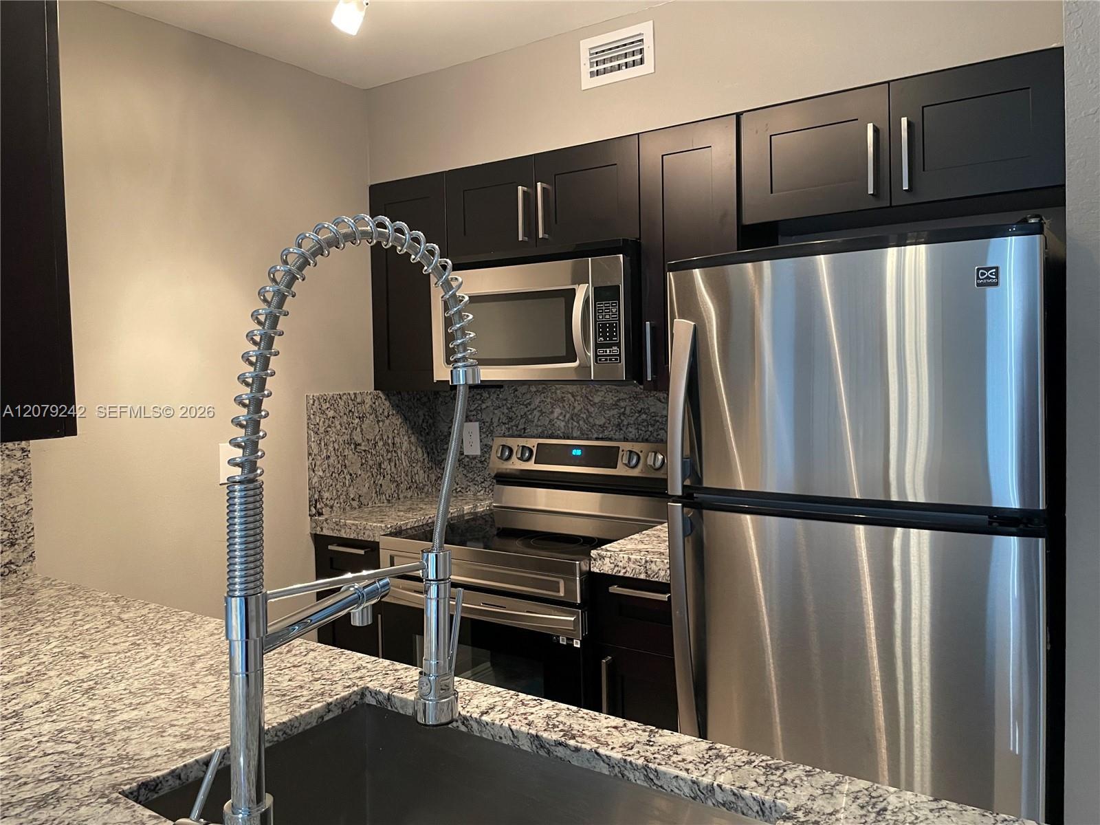 2803 N Oakland Forest Dr # 206, Oakland Park FL 33309 photo 4