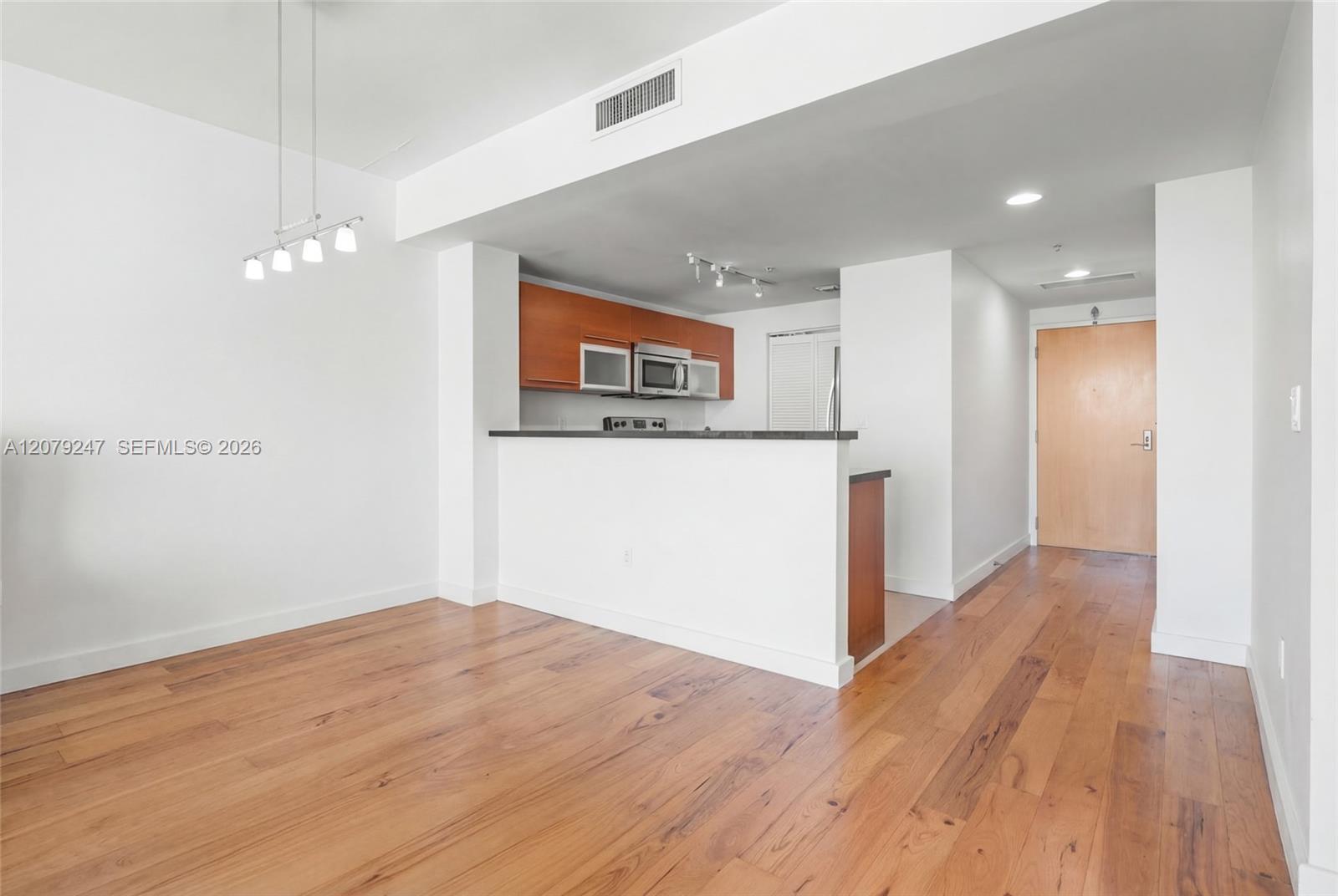 253 NE 2nd St # 1007, Miami FL 33132 photo 3