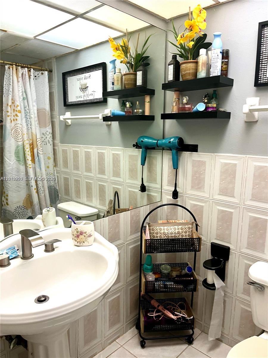 3760 Inverrary Dr # 2R, Lauderhill FL 33319 photo 3
