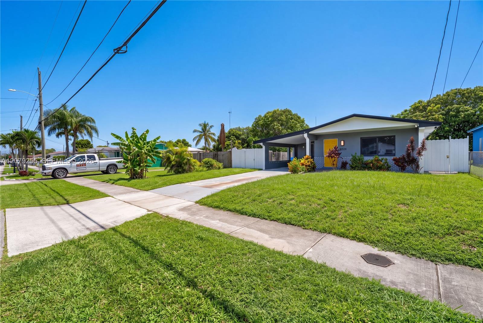 5724 SW 18th St, West Park FL 33023 photo 4