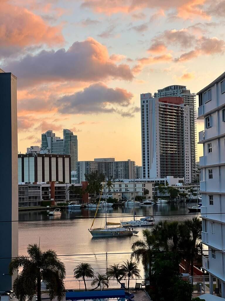 427 GOLDEN ISLES Drive # 4I, Hallandale Beach FL 33009 photo 4