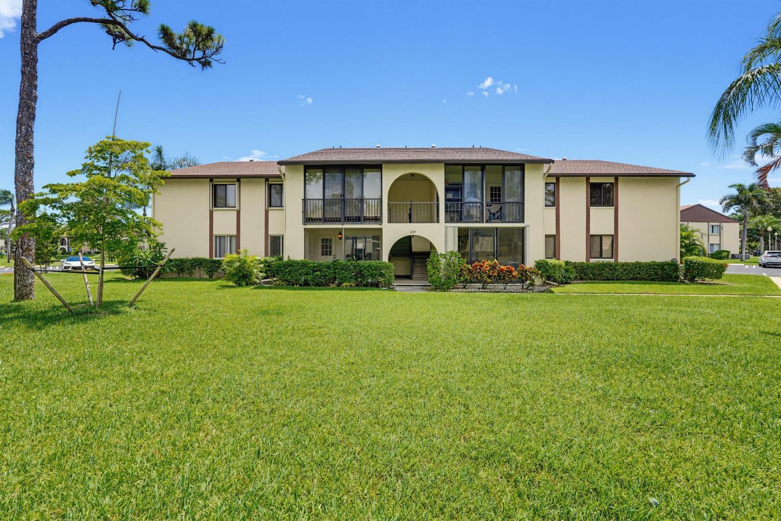 331 Knotty Pine Circle # 1, FL 33463
