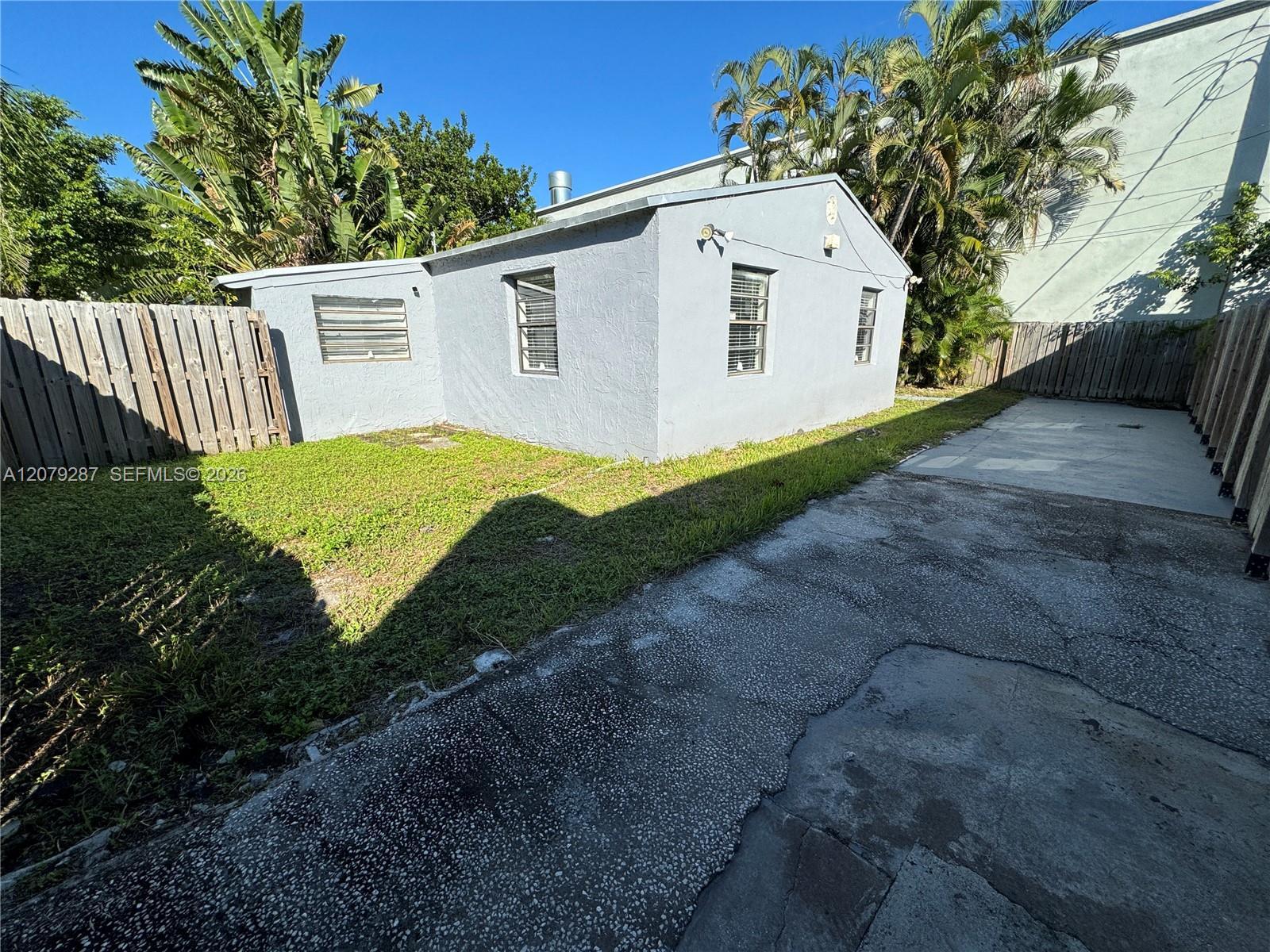 2105 Monroe Ter # 1, Hollywood FL 33020 photo 3