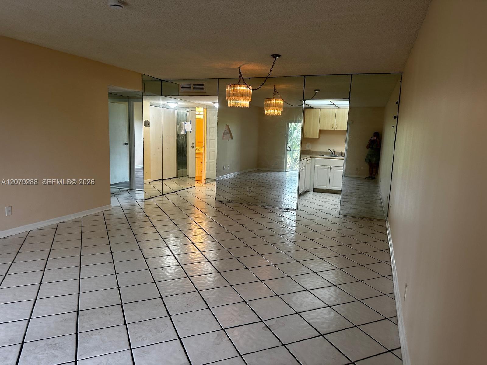 Lauderhill, FL