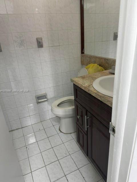 5924 W 21st Ct, Hialeah FL 33016 photo 4
