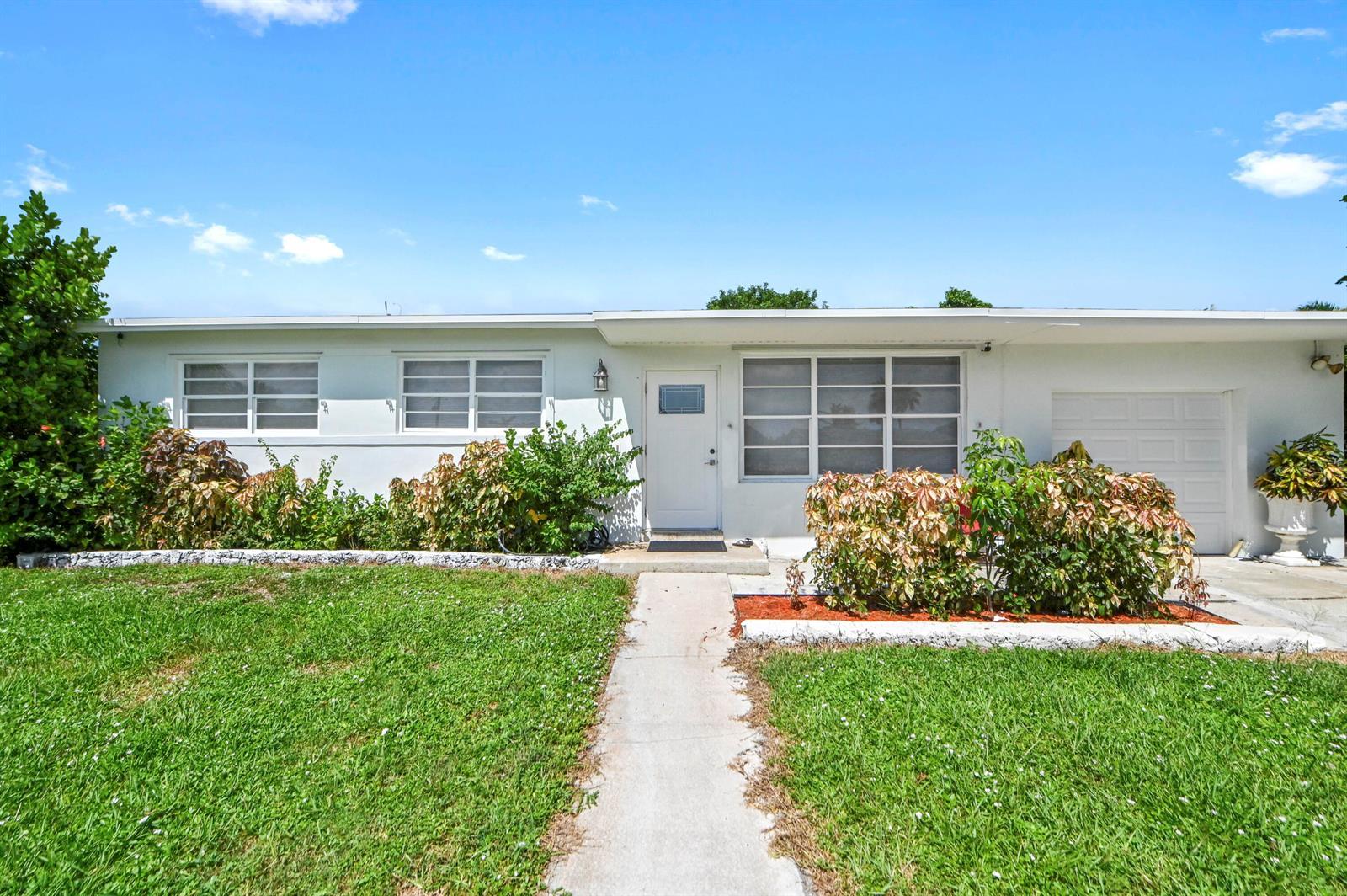 149 Cayman Drive, Palm Springs FL 33461 photo 2