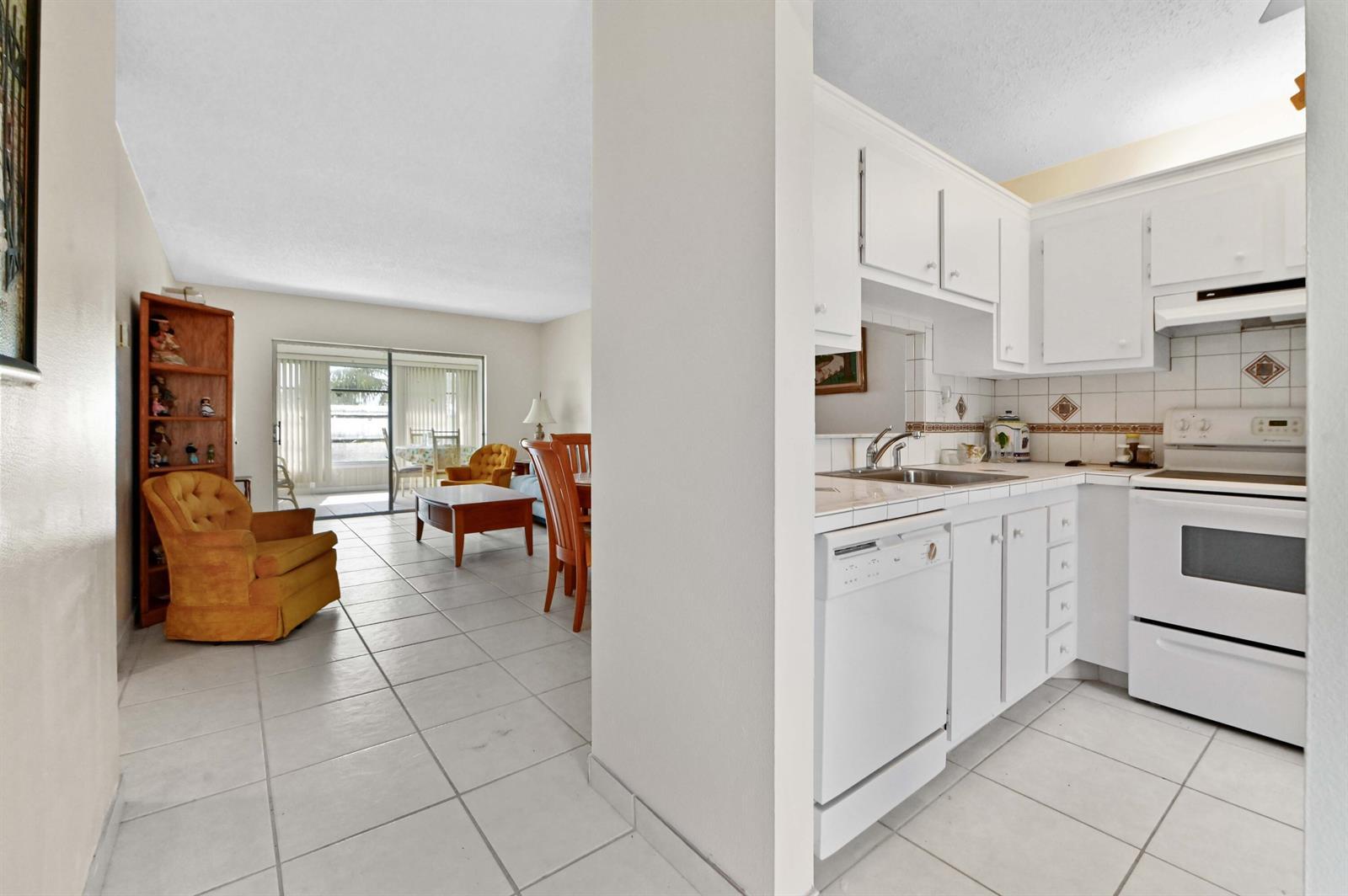 3506 NW 49th Avenue # 603, Lauderdale Lakes FL 33319 photo 2