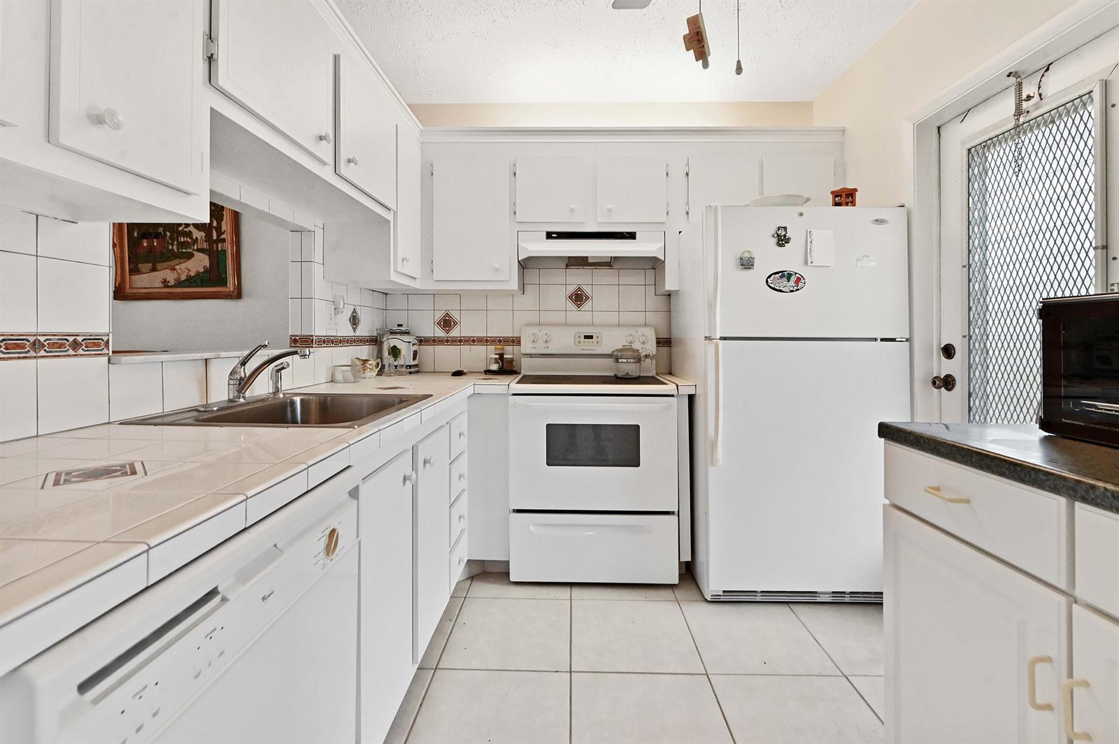 3506 NW 49th Avenue # 603, Lauderdale Lakes FL 33319 photo 3