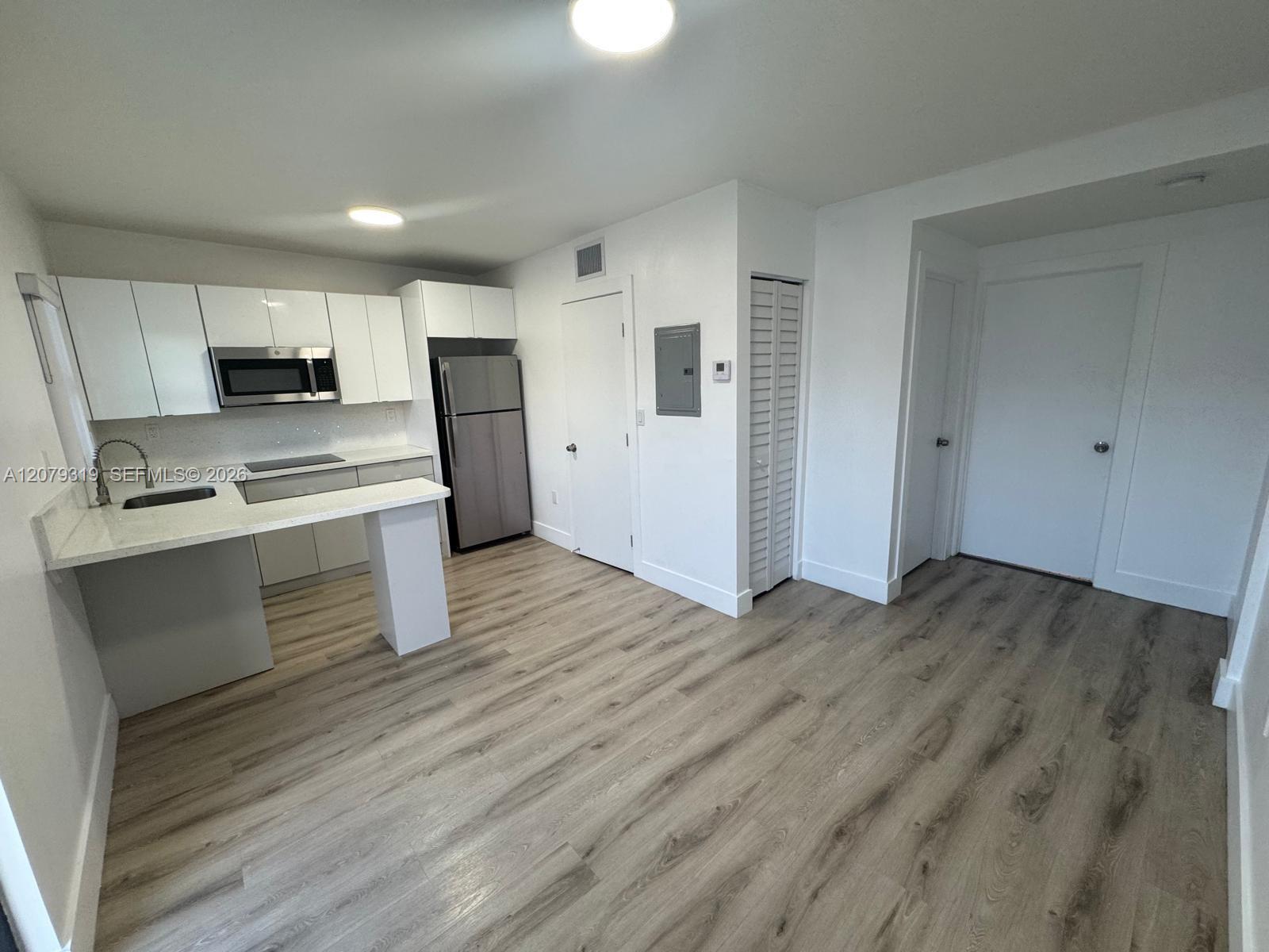 1969 NW 2nd ct # 9, Miami FL 33136