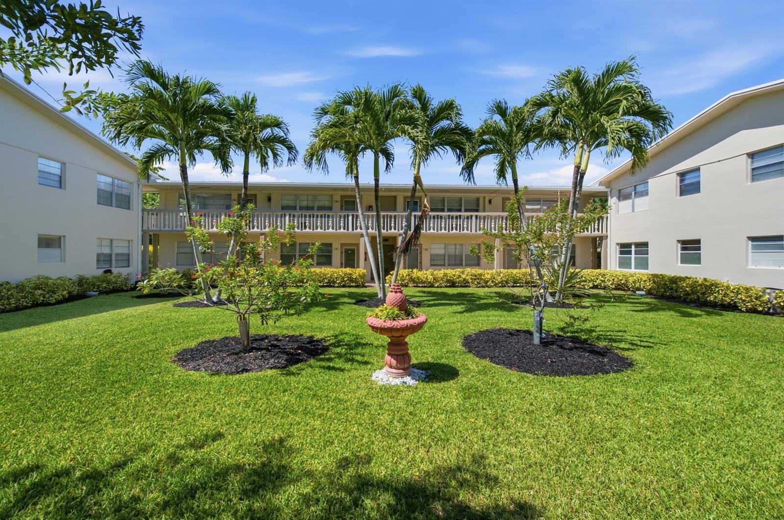 489 Tilford W, Deerfield Beach FL 33442 photo 2