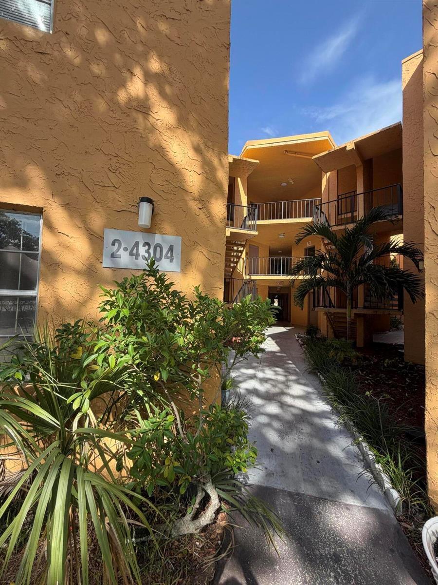 4304 NW 9th Ave # 3B, Deerfield Beach FL 33064 photo 2