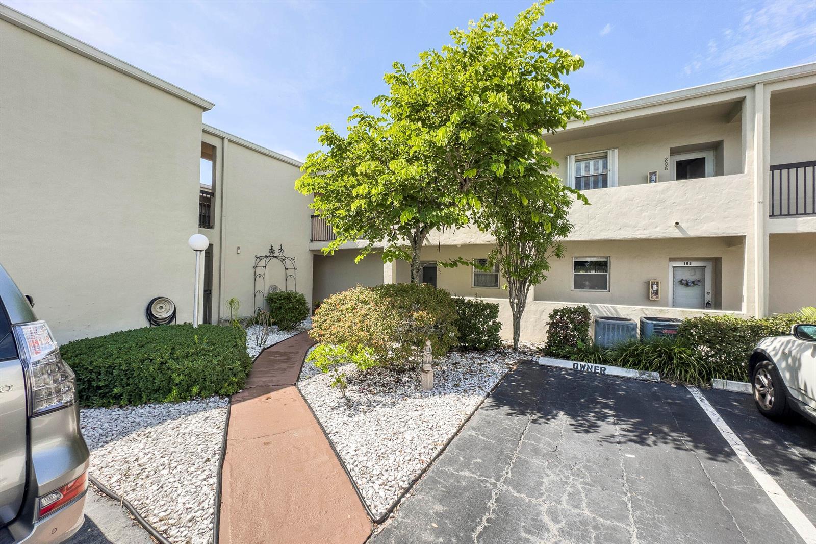 2540 Boundbrook Boulevard # 204, Palm Springs FL 33406