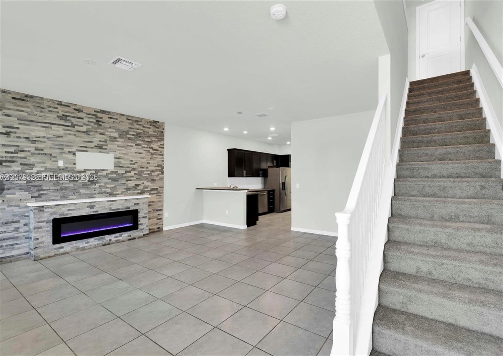 1240 Eucalyptus Dr # 2, Hollywood FL 33021 photo 4