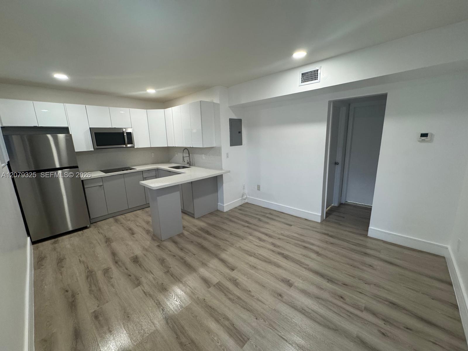 1943 NW 2nd ct # 3, Miami FL 33136