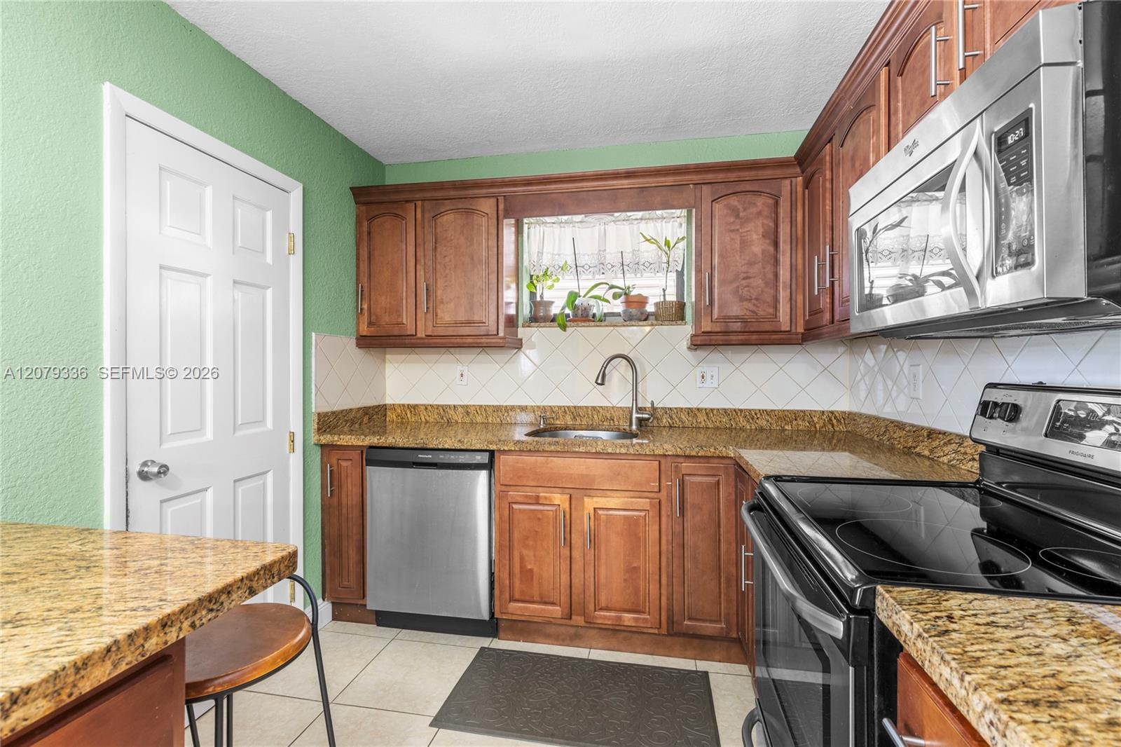 311 SW 70th Ter, Pembroke Pines FL 33023 photo 4
