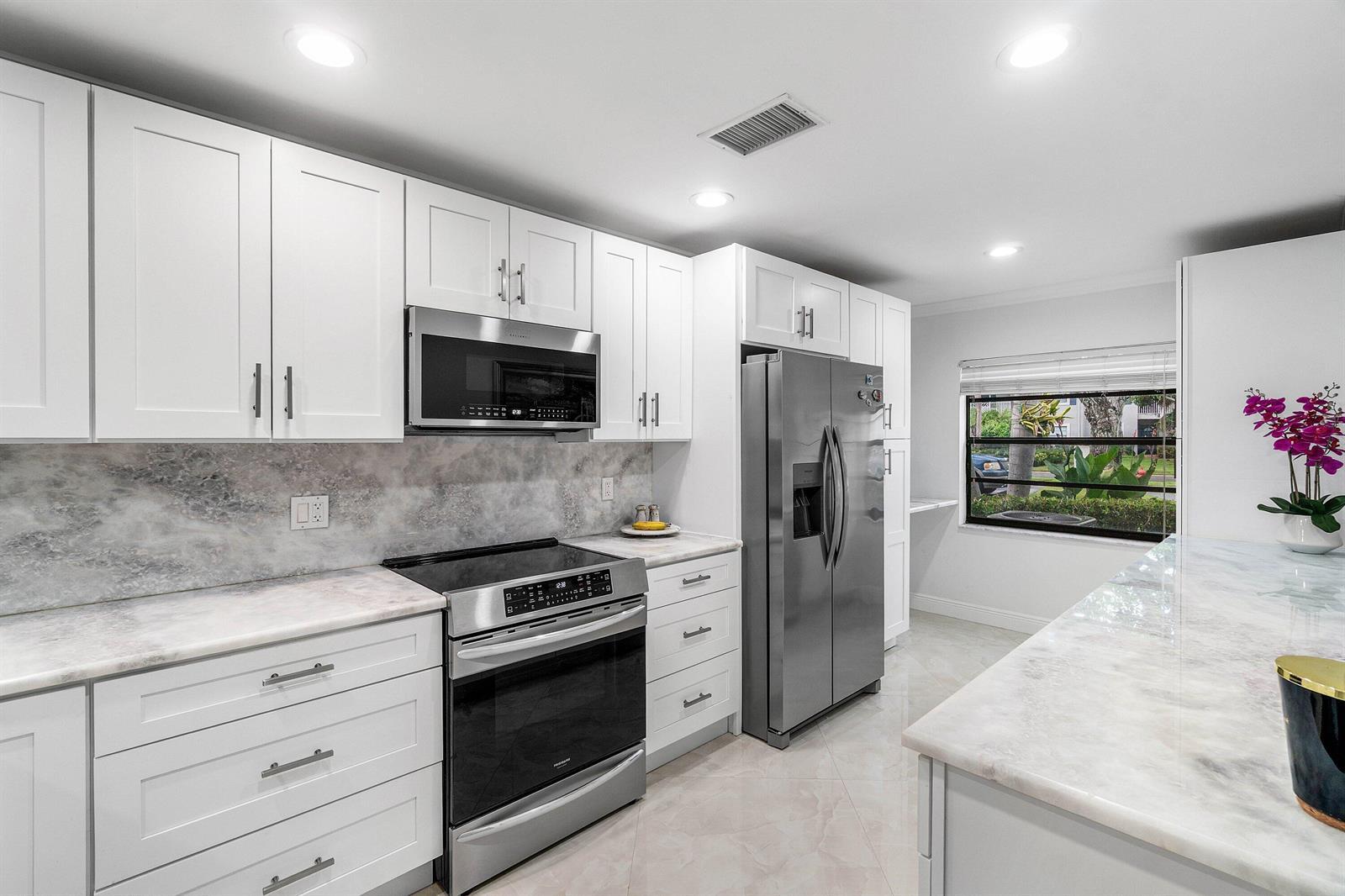 34 STRATFORD Lane W # C, Boynton Beach FL 33436 photo 4