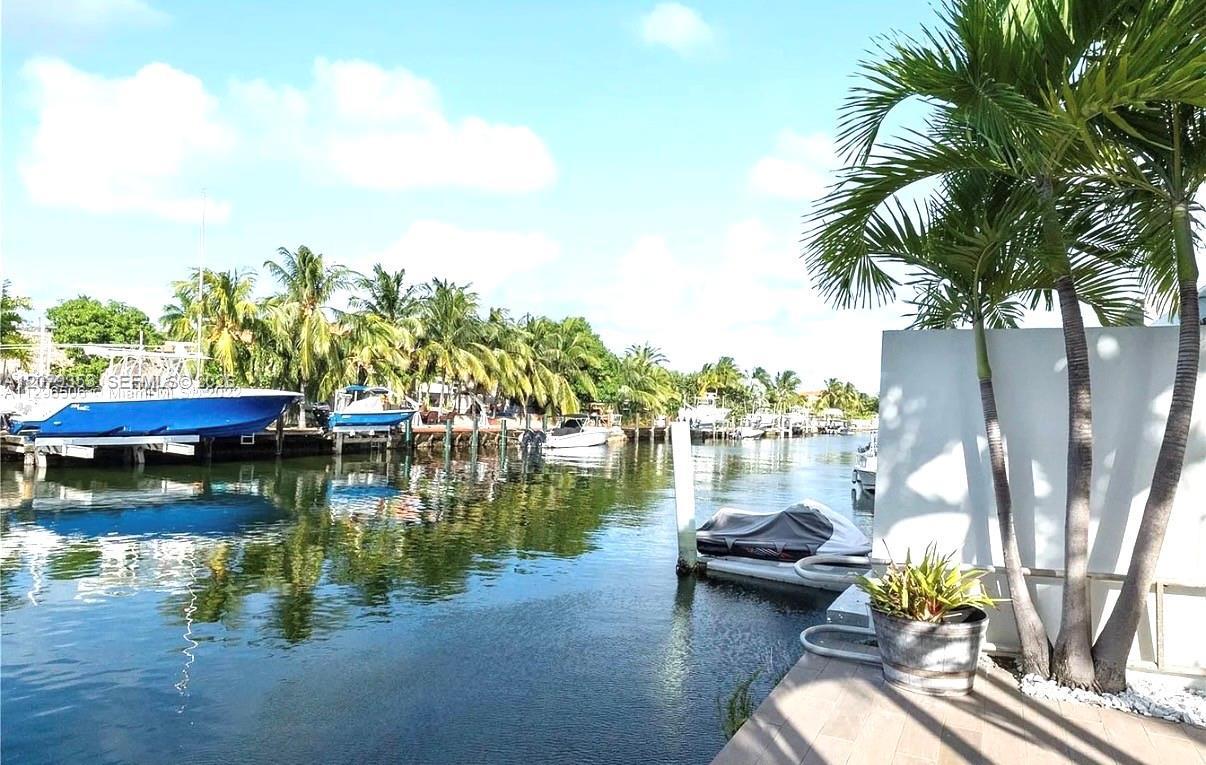 North Miami, FL 33181 photo 2