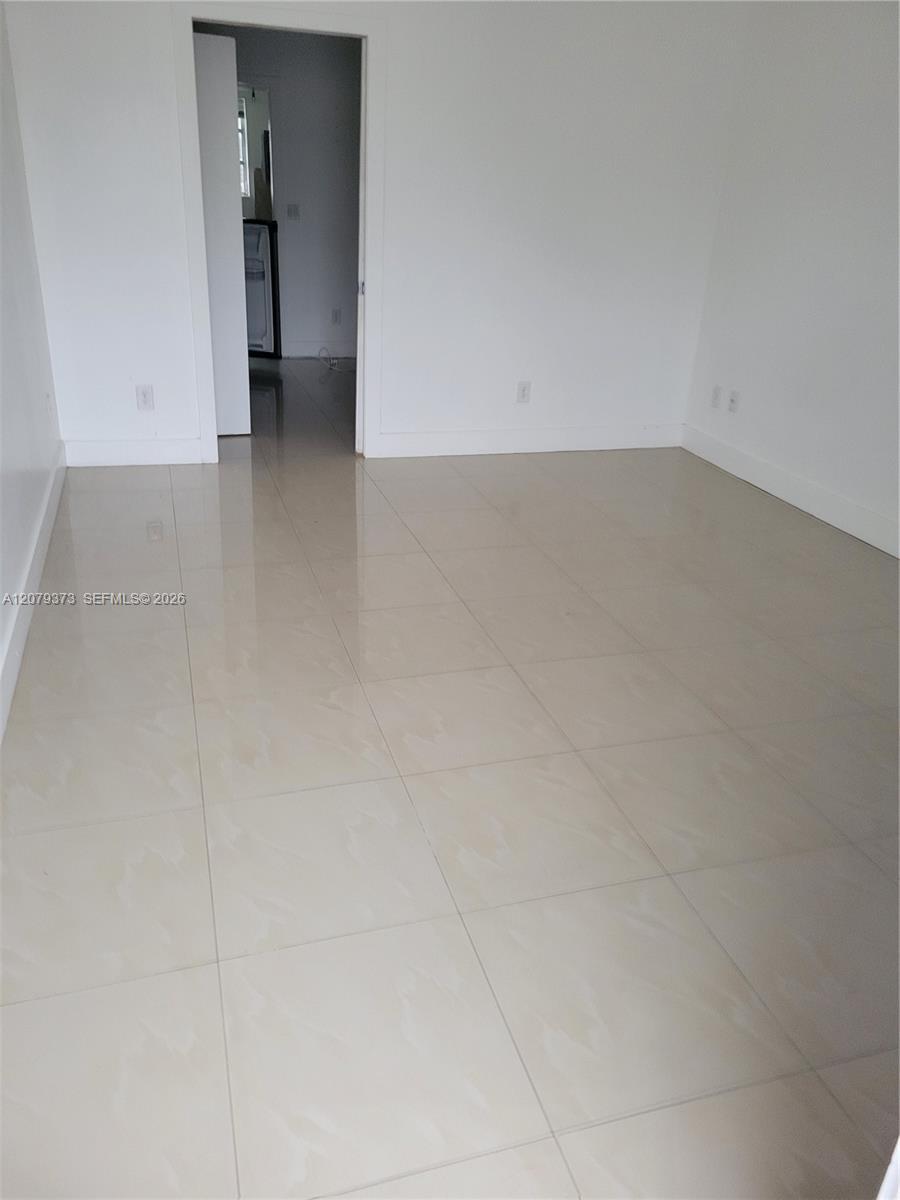 7725 Carlyle Ave # 9, Miami Beach FL 33141 photo 2