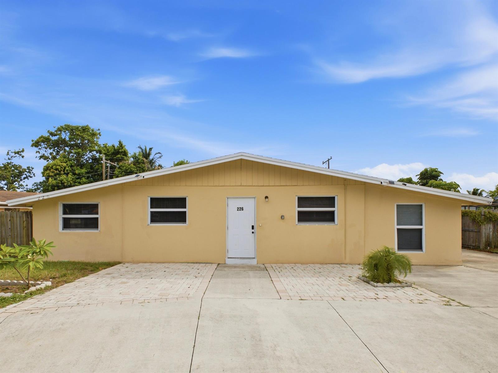 226 E Gateway Boulevard, Boynton Beach FL 33435 photo 2