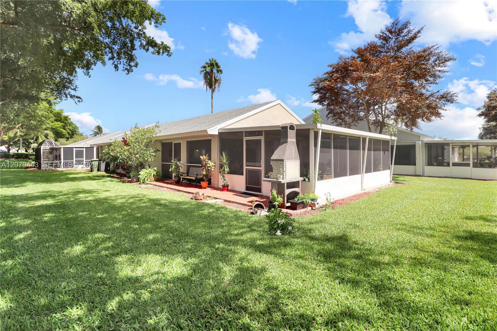 590 SE 19th Dr, Homestead FL 33033 photo 2