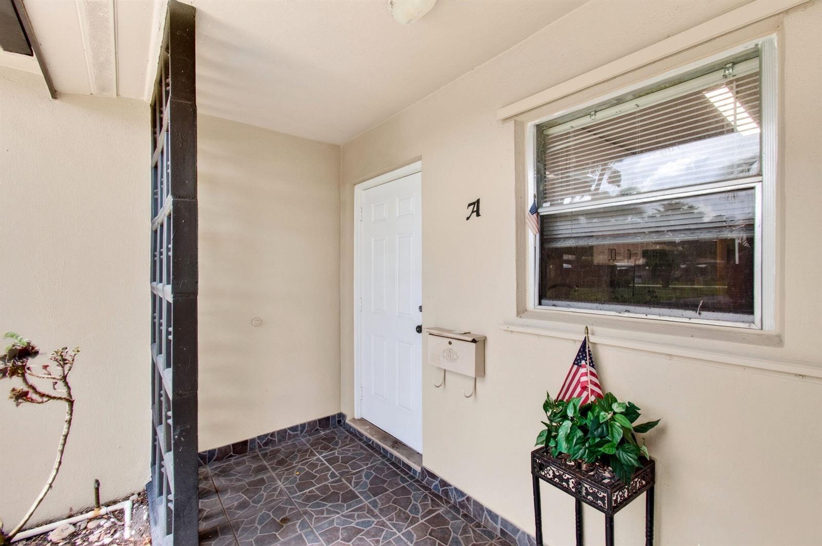 1057 E Circle Terrace, Delray Beach FL 33445 photo 2