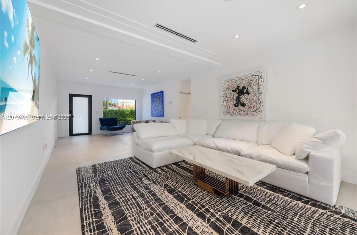 900 W 47th Ct, Miami Beach FL 33140 photo 4