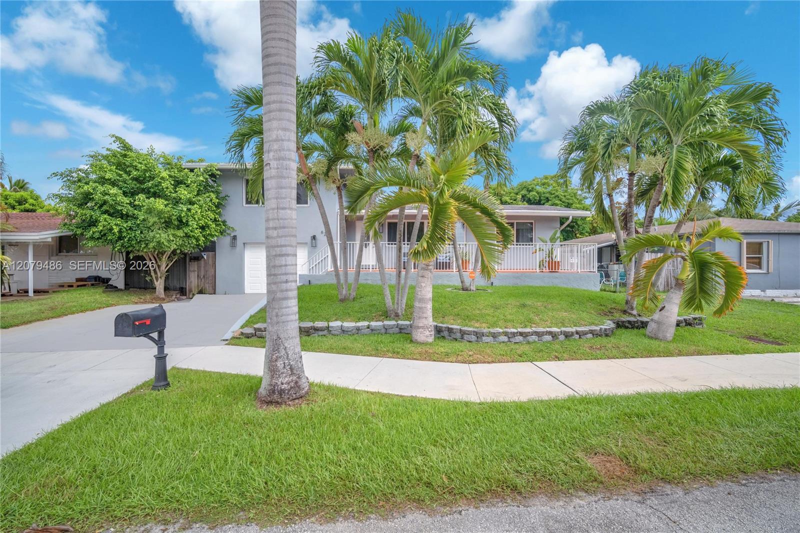 628 SW 4th St, Hallandale Beach FL 33009 photo 2