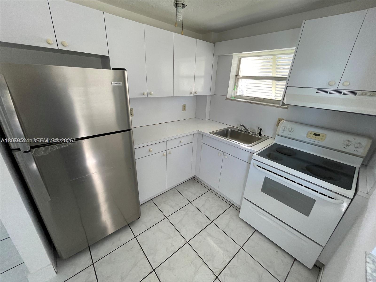 1016 NW 1st Ave, Hallandale Beach FL 33009 photo 2
