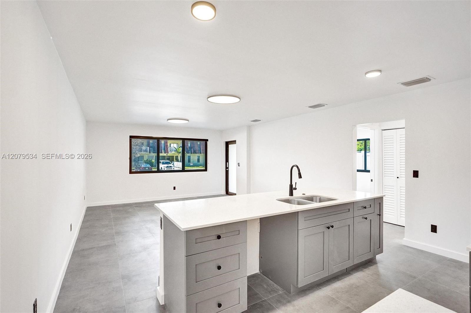 2255 NE 173rd St, North Miami Beach FL 33160 photo 4