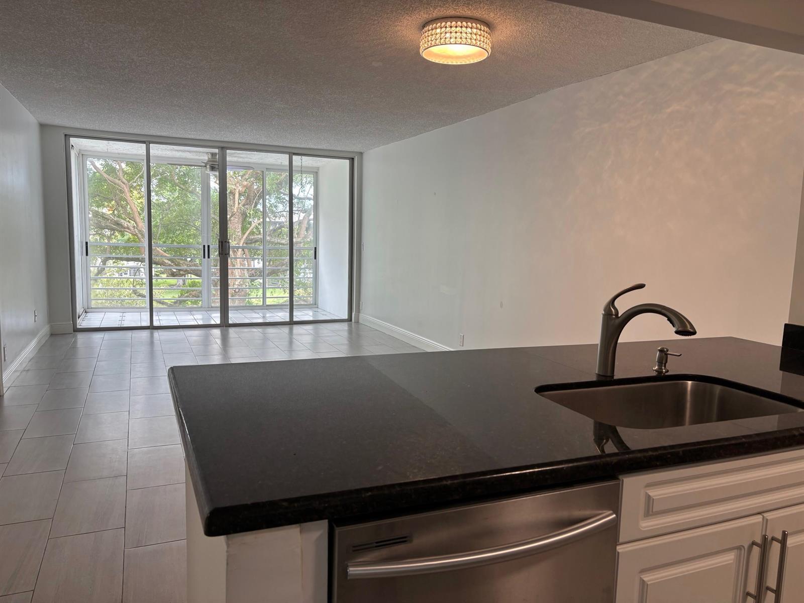 9325 Lagoon Place, Davie FL 33324 photo 4