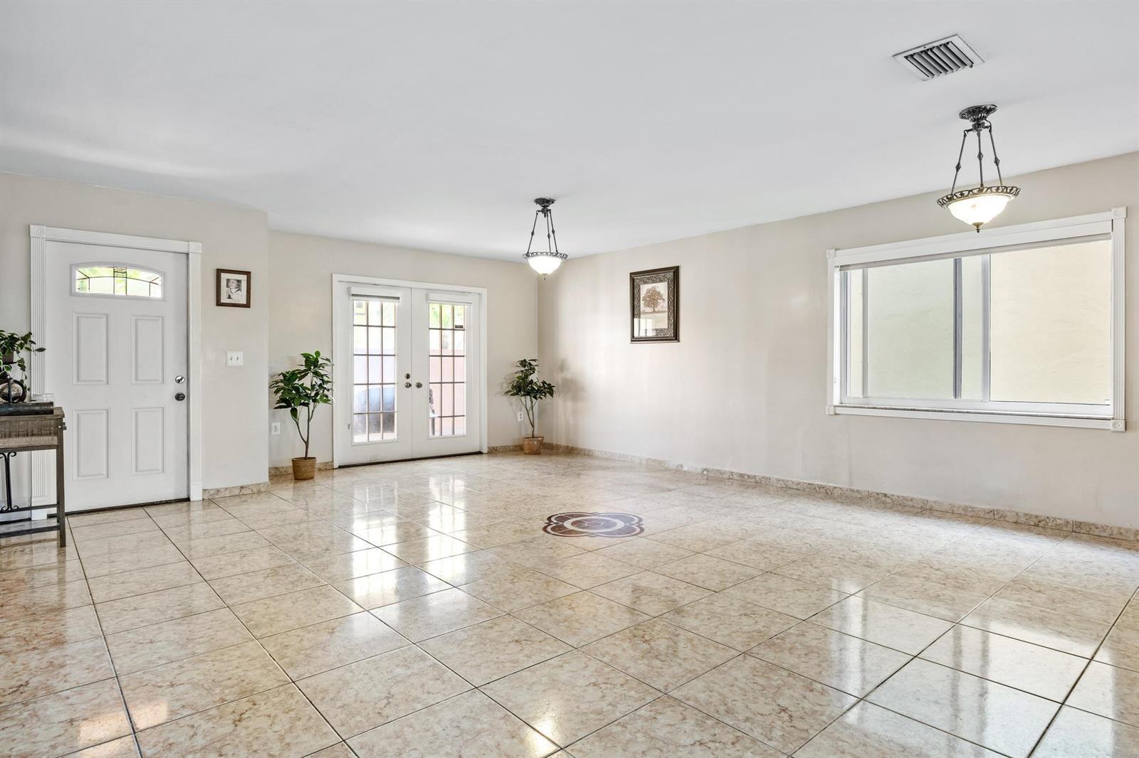 940 SW 96TH Avenue, Pembroke Pines FL 33025 photo 2