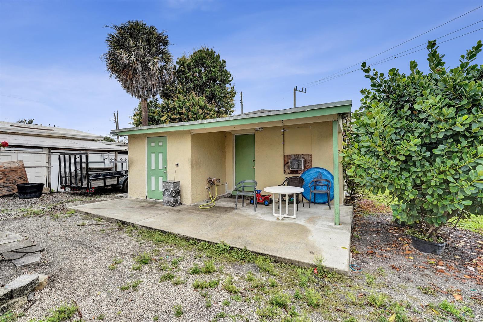 1412b NW 7th Street # b, Pompano Beach FL 33069 photo 2