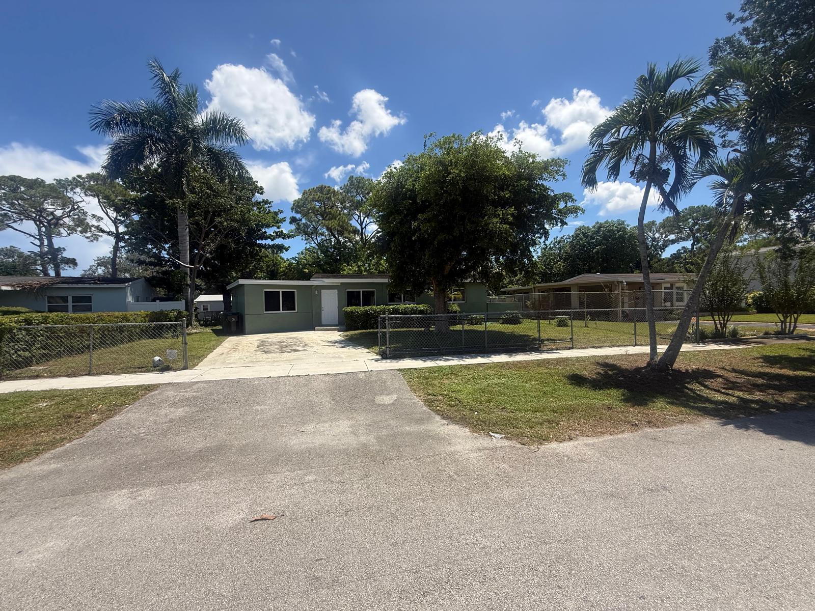 630 E DAYTON Circle, Fort Lauderdale FL 33312 photo 2