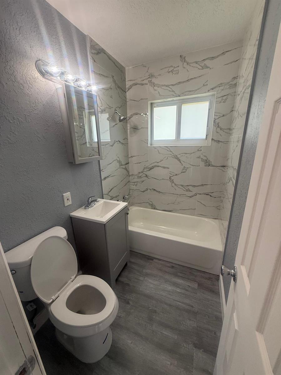 630 E DAYTON Circle, Fort Lauderdale FL 33312 photo 3
