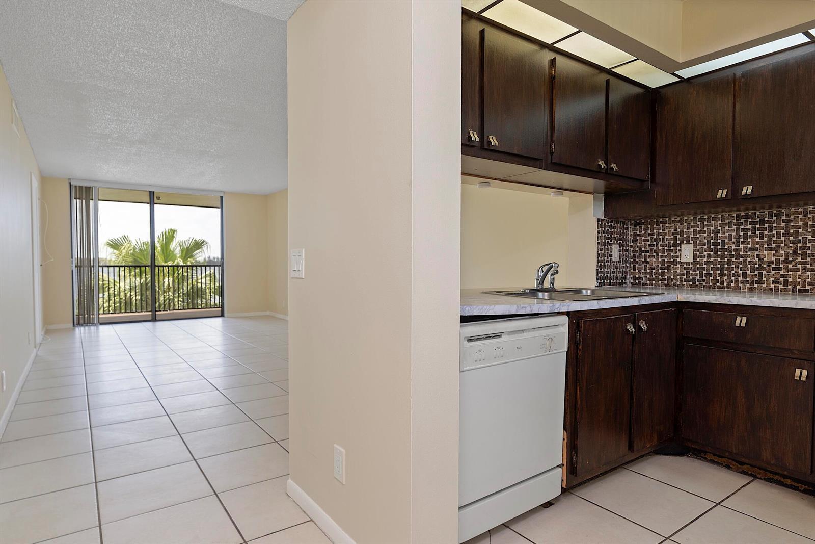 112 LAKE EMERALD Drive # 209, Oakland Park FL 33309 photo 2