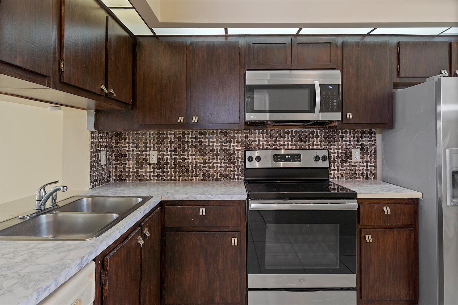 112 LAKE EMERALD Drive # 209, Oakland Park FL 33309 photo 3